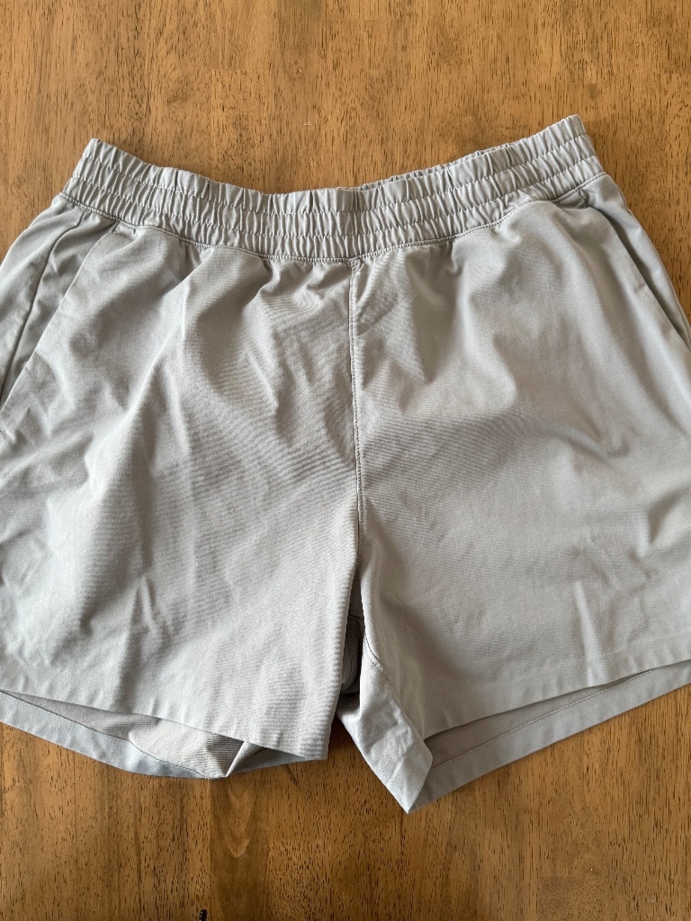 Uniqlo Mens Ultra Stretch Active Shorts 5", Beige, Size M